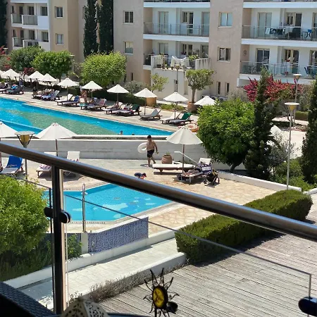 Elysia Park Pool View