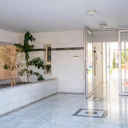 Elysia Park Pool View Apartament