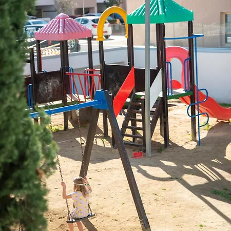 Elysia Park Pool View *