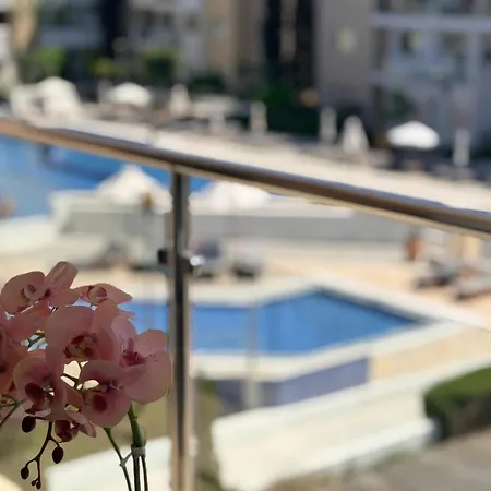 Elysia Park Pool View דירה