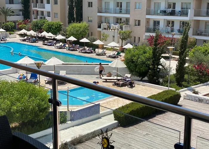 Elysia Park Pool View