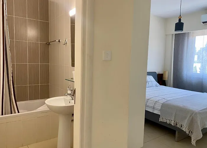 Elysia Park Pool View *