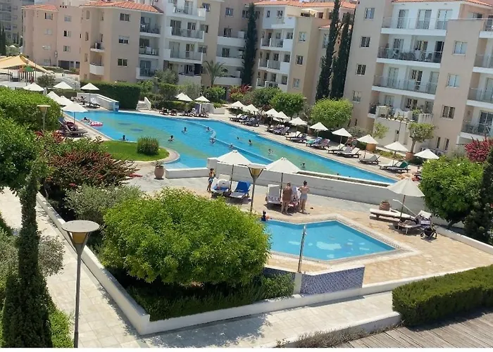 Elysia Park Pool View *