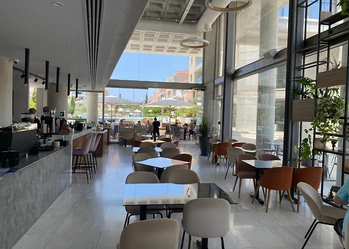 Elysia Park Pool View Apartmán