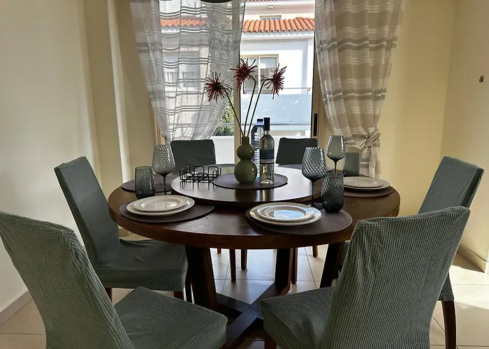 Elysia Park Pool View