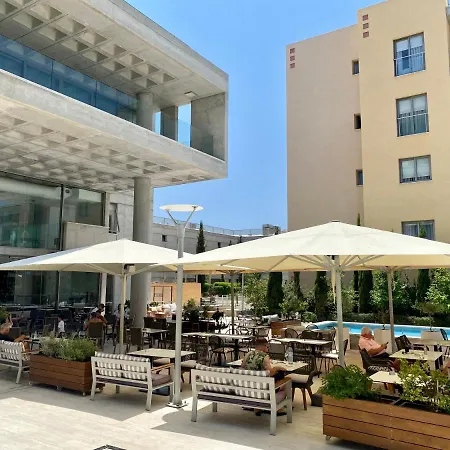 Elysia Park Pool View 파포스