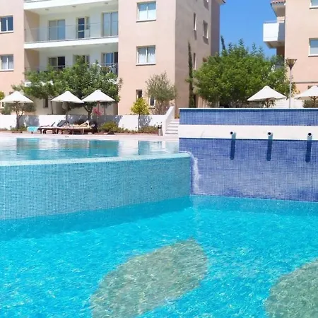 아파트 Elysia Park Pool View 파포스