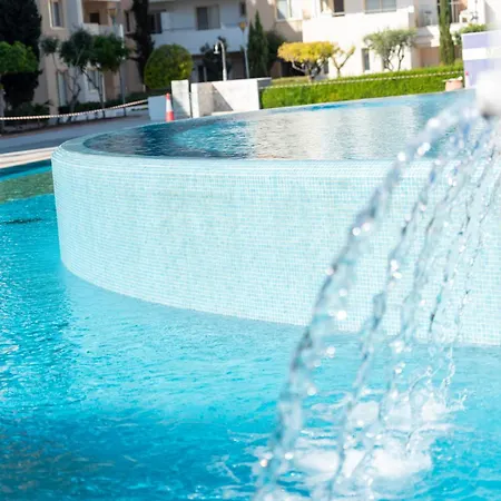 Elysia Park Pool View شقة بافوس