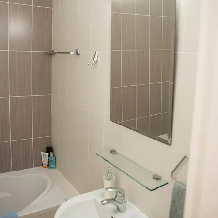 Elysia Park Pool View